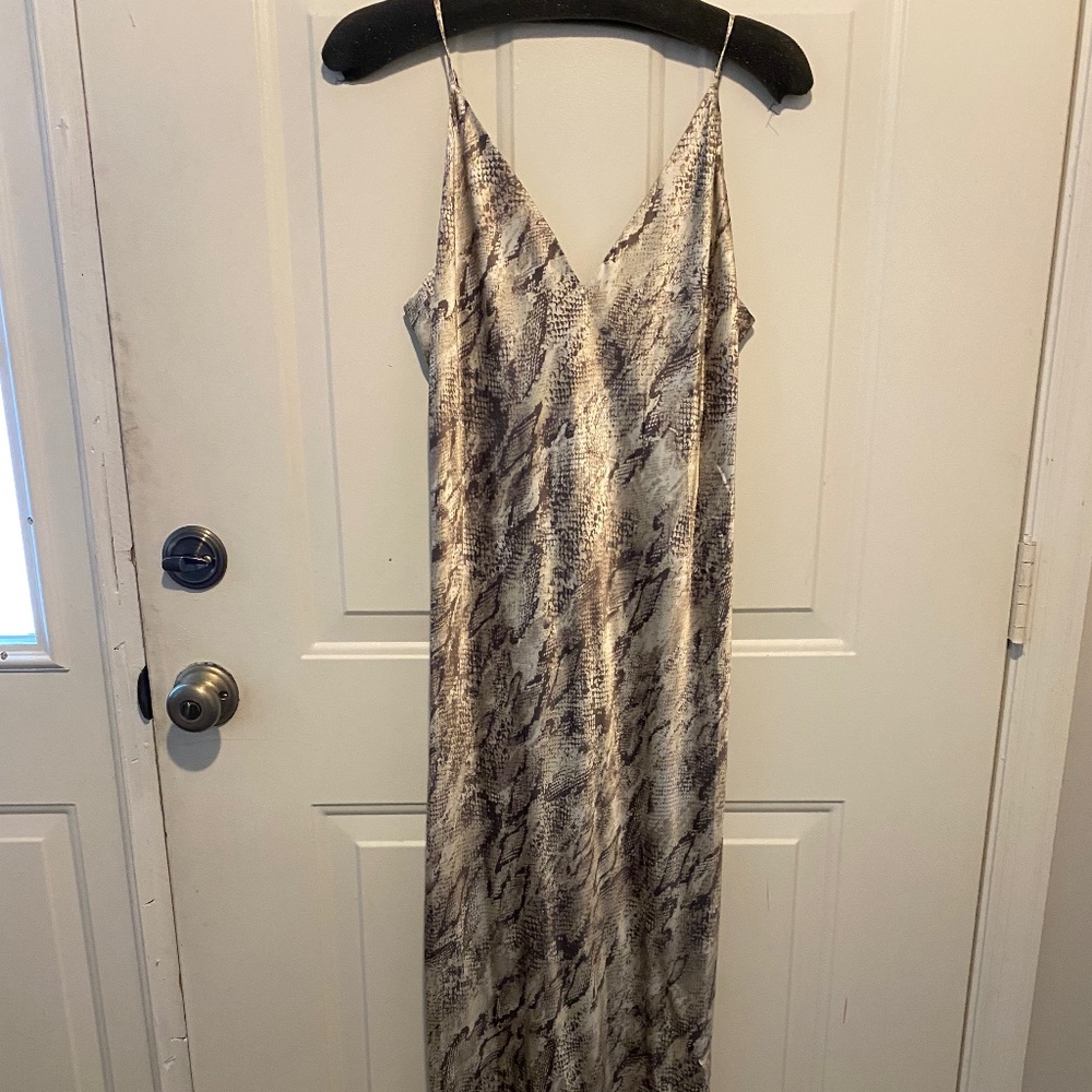 ‘Last One!’ ’ L'AGENCE Seridie silk midi-dress in a snakeskin print Size 14 NWT